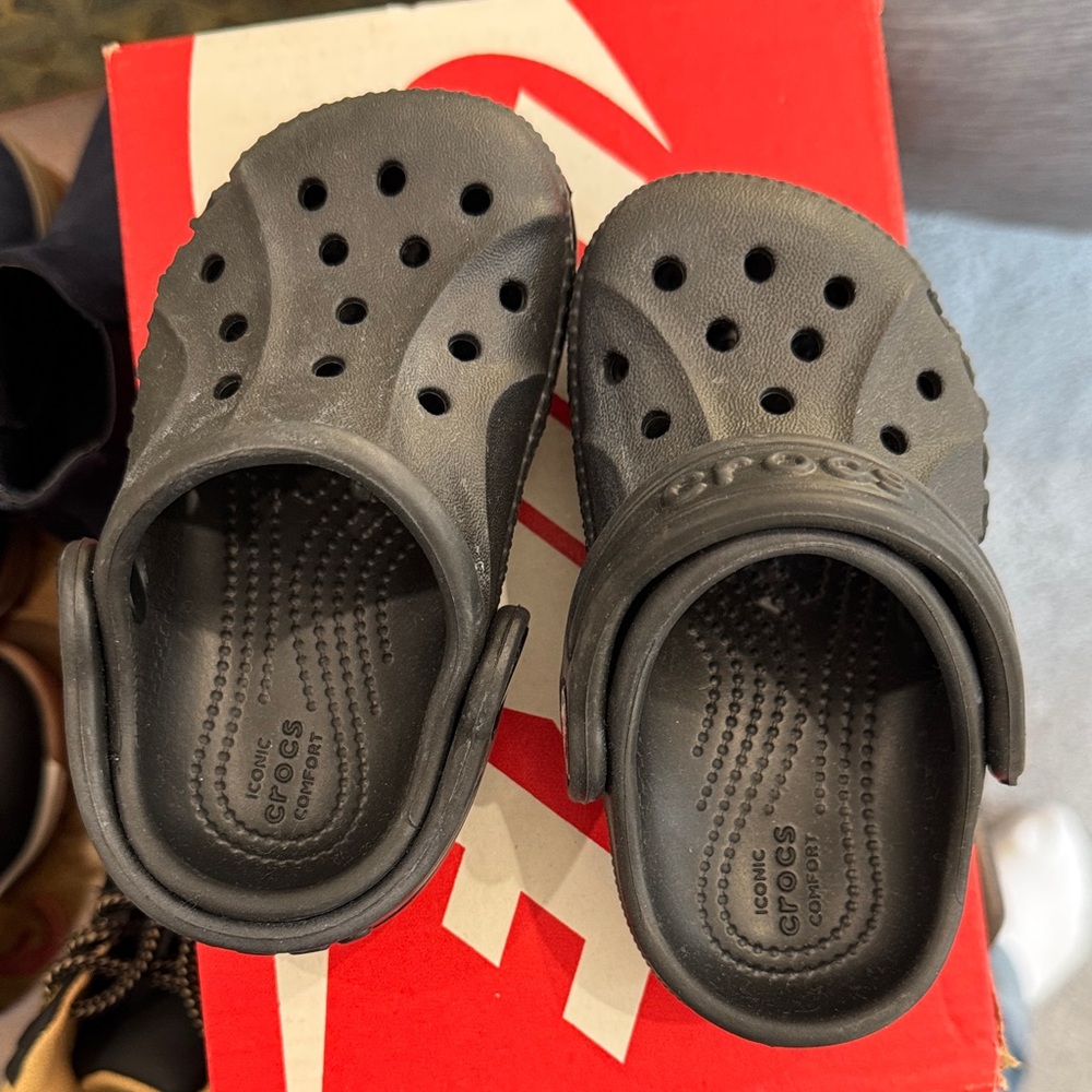 CROCS Kids Black Sandals 5 baby toddler never